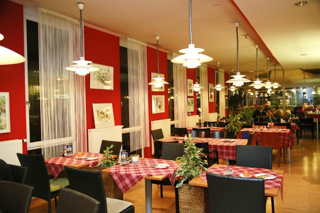 Hotel Restaurant Red Lodge Graz Exterior photo