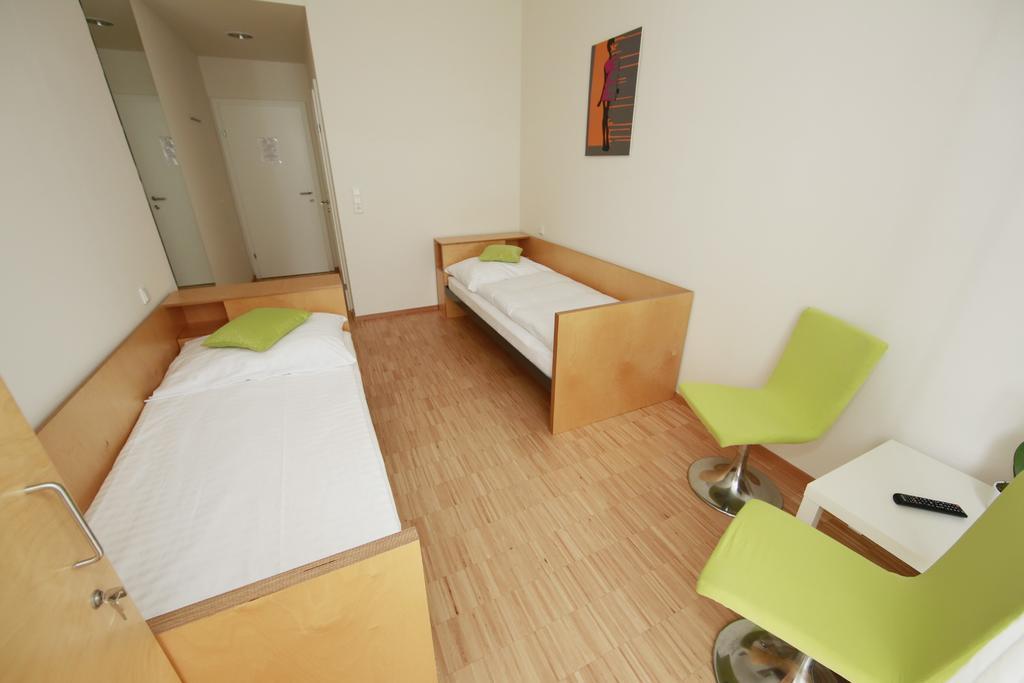 Hotel Restaurant Red Lodge Graz Room photo